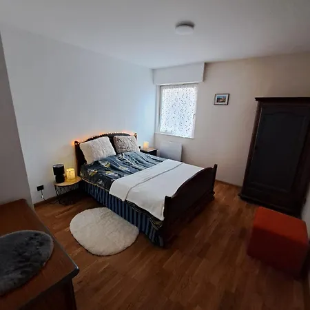 Le Chateau Apartment *