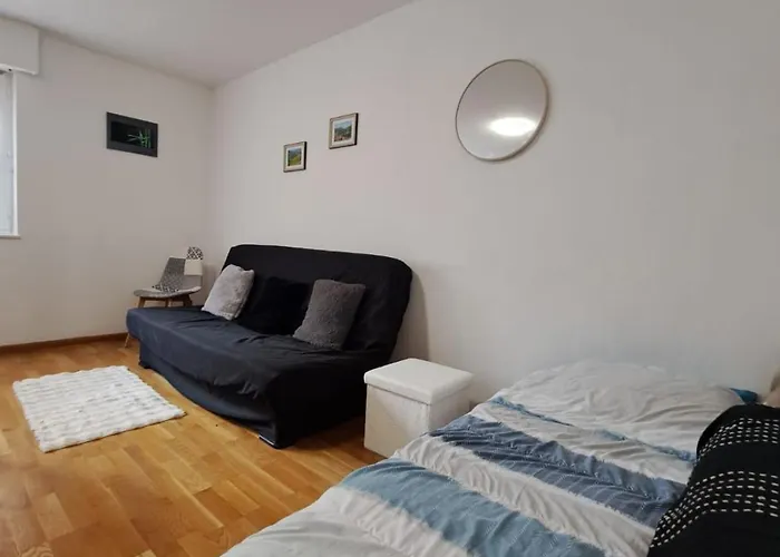 Le Chateau Apartment *