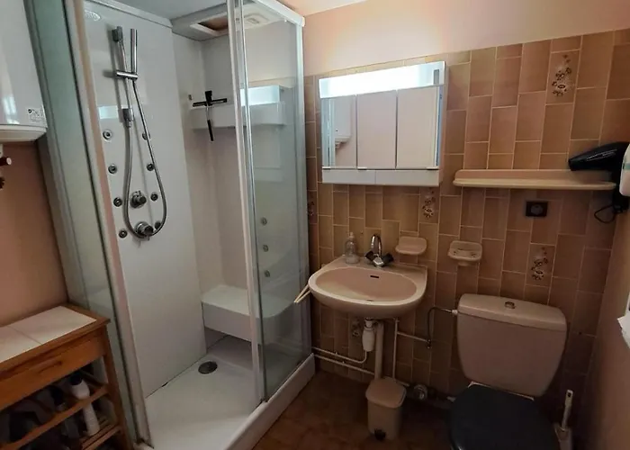 Le Chateau Apartment *